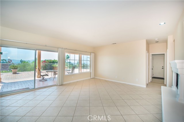 28817 Terrace Drive, Highland CA: https://media.crmls.org/medias/5dc788ca-83a1-4ac8-9dbf-fb86af15ff10.jpg