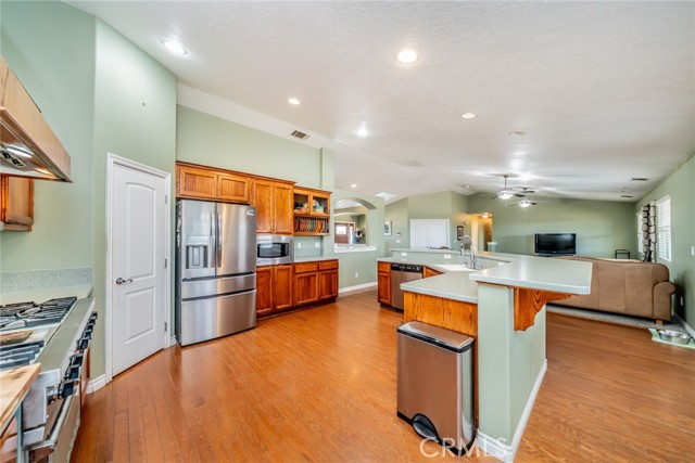 Detail Gallery Image 16 of 50 For 10636 Larch, Oak Hills,  CA 92344 - 5 Beds | 3 Baths