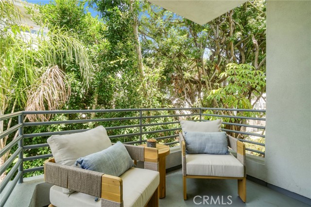 Detail Gallery Image 6 of 38 For 11923 Darlington Ave #302,  Los Angeles,  CA 90049 - 3 Beds | 3 Baths