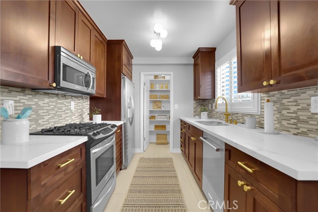 Detail Gallery Image 4 of 10 For 14634 Magnolia Bld #4,  Sherman Oaks,  CA 91403 - 2 Beds | 2/1 Baths
