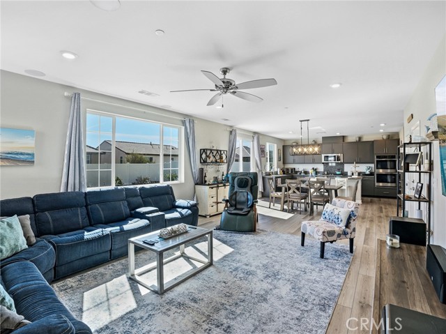 Detail Gallery Image 26 of 47 For 571 Tucker, Rialto,  CA 92377 - 4 Beds | 3 Baths