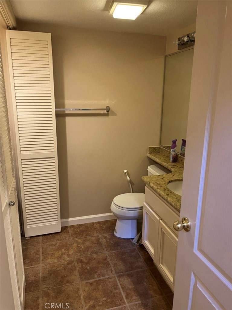 https://media.crmls.org/medias/5dcae7e5-85be-4fc6-99cc-1fda219e179f.jpg?preset=X-Large