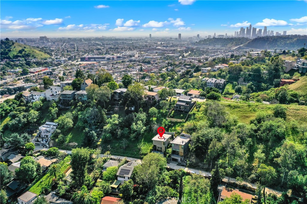 https://media.crmls.org/medias/5dcbb908-7add-4d58-bdfb-cb5353f076d7.jpg?preset=X-Large