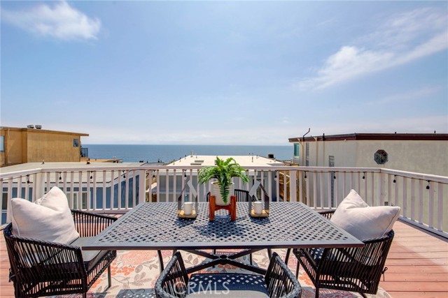 Detail Gallery Image 1 of 26 For 217 35th Pl #B,  Manhattan Beach,  CA 90266 - 2 Beds | 1 Baths