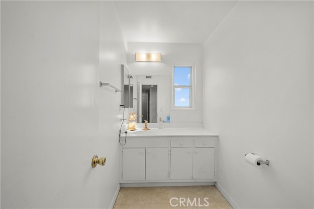 Detail Gallery Image 16 of 42 For 22337 Los Tigres Dr, Saugus,  CA 91350 - 3 Beds | 1/1 Baths