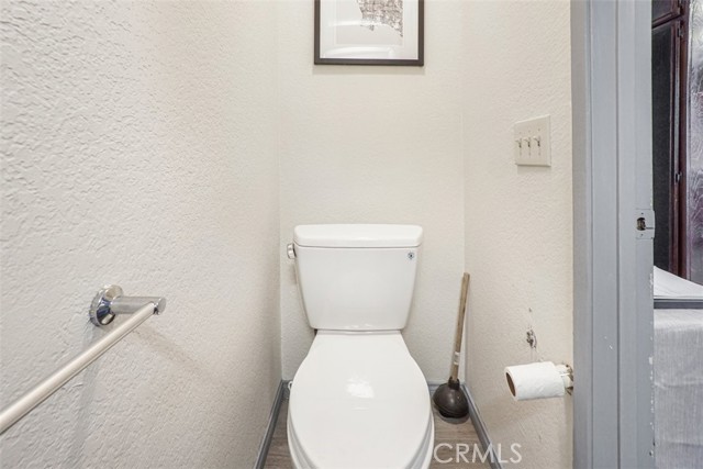 2220 E Chapman Avenue, Fullerton CA: https://media.crmls.org/medias/5dcedbd9-b4e2-48e7-b8bf-1e224e6e873c.jpg