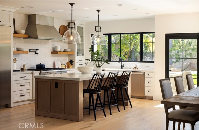 Detail Gallery Image 12 of 48 For 305 W Avenida Gaviota, San Clemente,  CA 92672 - 4 Beds | 4/1 Baths