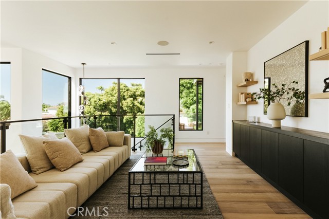 Detail Gallery Image 12 of 24 For 2321 Mesa Dr, Newport Beach,  CA 92660 - 5 Beds | 4/1 Baths