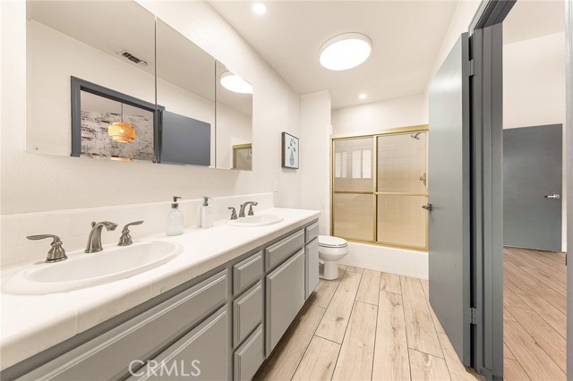 1491 N Omalley Way, Upland CA: https://media.crmls.org/medias/5dd111e3-1e35-4ca6-8707-760e111b0a5c.jpg