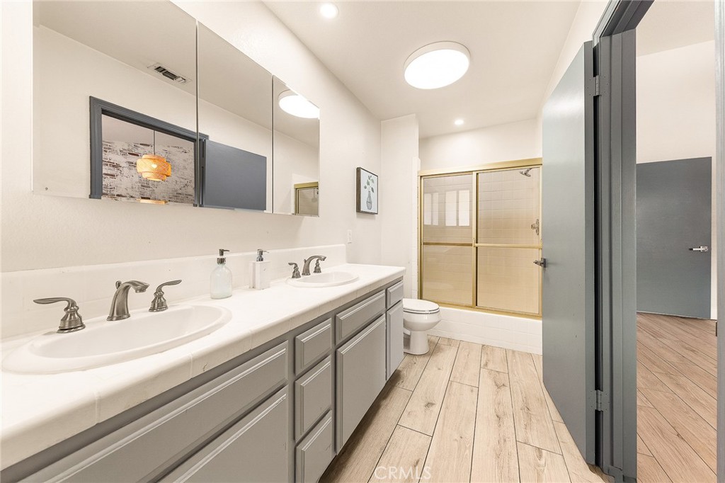 MLS #OC25120439 img 16