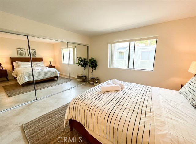 22123 Burbank Boulevard, 5 photo 7