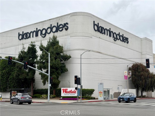 4915 Tyrone Avenue, Sherman Oaks CA: https://media.crmls.org/medias/5dd1a559-4f22-42fb-a0e5-1e30058ddf09.jpg