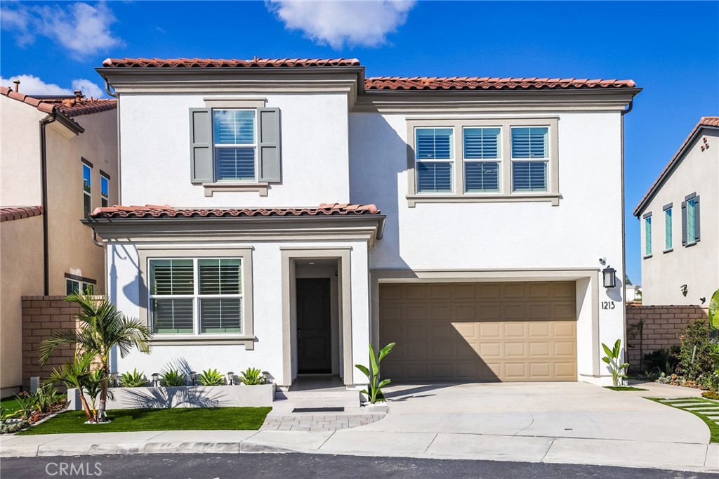 1213 E Providence Loop