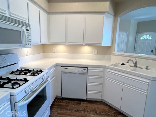 7997 E Viewrim, Anaheim Hills CA: https://media.crmls.org/medias/5dd21a61-2c3b-4f2a-b9a3-6c3baedd8bb6.jpg