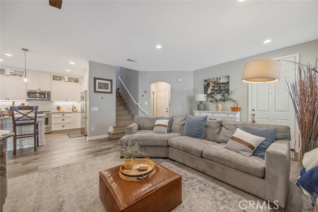 Detail Gallery Image 9 of 45 For 24137 Tango Dr, Valencia,  CA 91354 - 4 Beds | 3 Baths