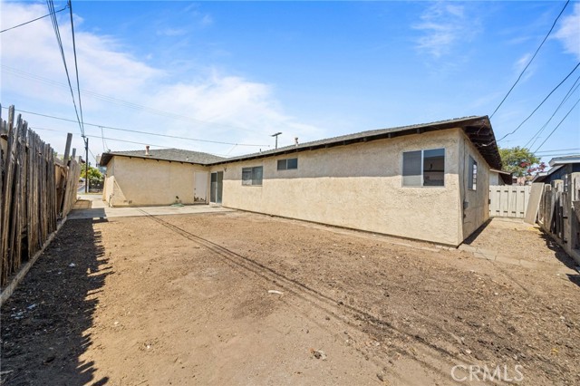 13208 Florwood Avenue, Hawthorne CA: https://media.crmls.org/medias/5dd2f703-2c33-4c36-8150-df7fe276f65f.jpg