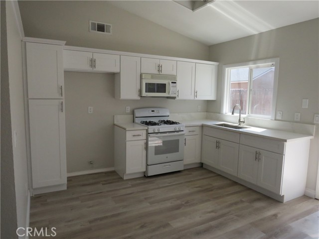 1892 Murrieta Road, Perris CA: https://media.crmls.org/medias/5dd320e0-544f-4b69-85eb-4099a363fd83.jpg
