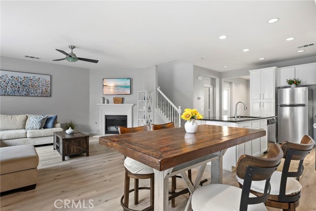 341 W Pebble Creek Lane, Orange CA: https://media.crmls.org/medias/5dd3c4f1-43a6-436b-9582-70b399ccfb96.jpg