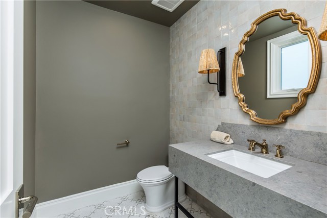 Detail Gallery Image 19 of 20 For 107 Manhattan Ave, Hermosa Beach,  CA 90254 - 5 Beds | 5/1 Baths