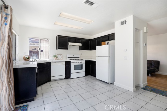 15402 Caballo Road, Moreno Valley CA: https://media.crmls.org/medias/5dd4970b-86de-42f5-b1a6-a04e517716a1.jpg
