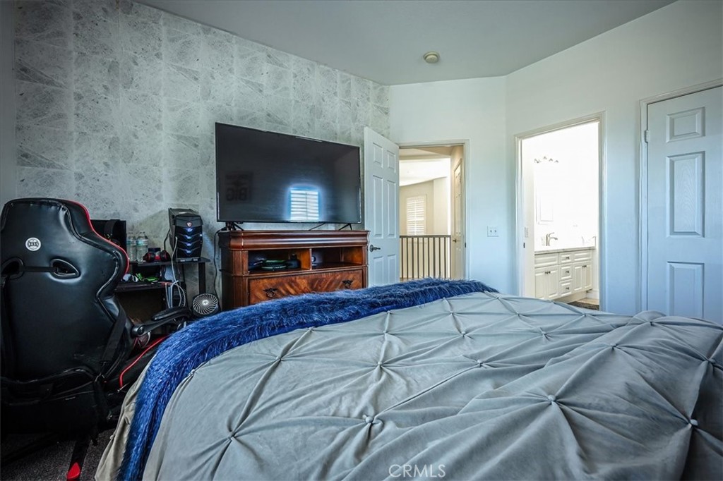https://media.crmls.org/medias/5dd4b827-afdf-45d0-a3b8-edfd8cc1f8e7.jpg?preset=X-Large