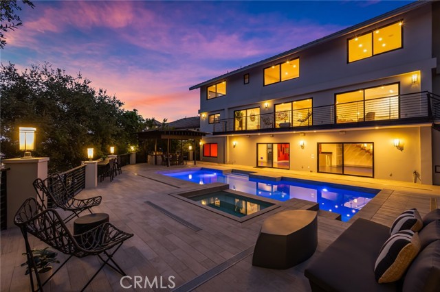 Detail Gallery Image 4 of 62 For 2111 Rimcrest Dr, Glendale,  CA 91207 - 4 Beds | 5 Baths