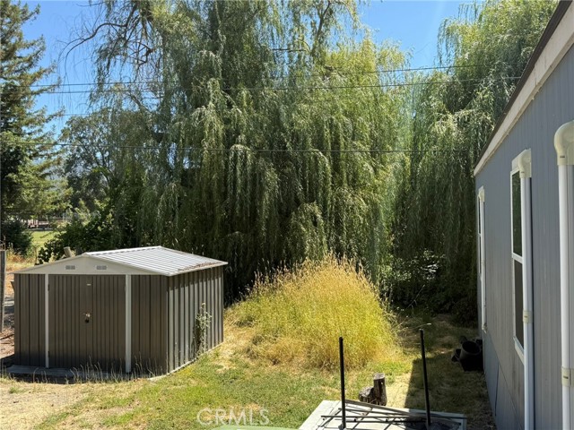 375 State 20 E Highway, Upper Lake CA: https://media.crmls.org/medias/5dd58f94-8397-42cf-91d8-dfa42ba75128.jpg