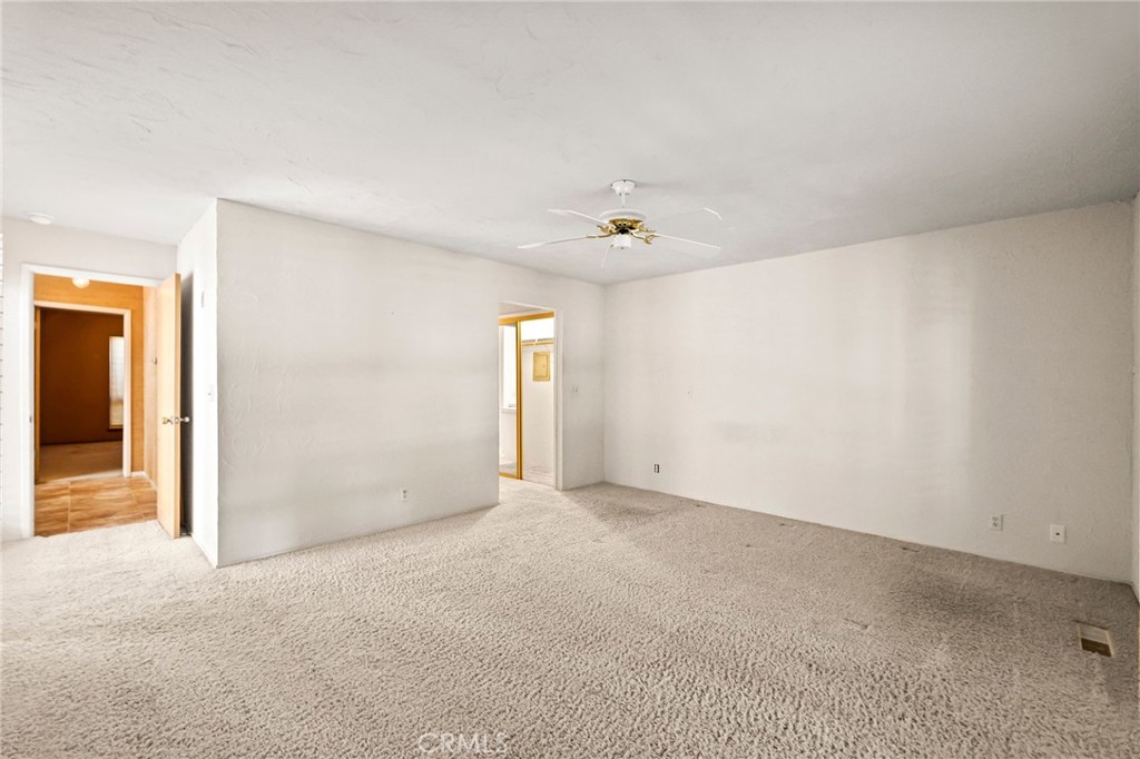 https://media.crmls.org/medias/5dd601be-6c4d-49b6-b0a1-93ee73e001d9.jpg?preset=X-Large