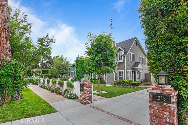 4323 Laurelgrove Avenue, Studio City CA: https://media.crmls.org/medias/5dd716c8-491c-4118-9296-af20a93ffd86.jpg