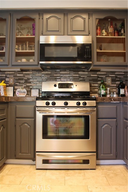 Detail Gallery Image 8 of 27 For 1848 Cascadian Way, San Jacinto,  CA 92583 - 3 Beds | 2/1 Baths