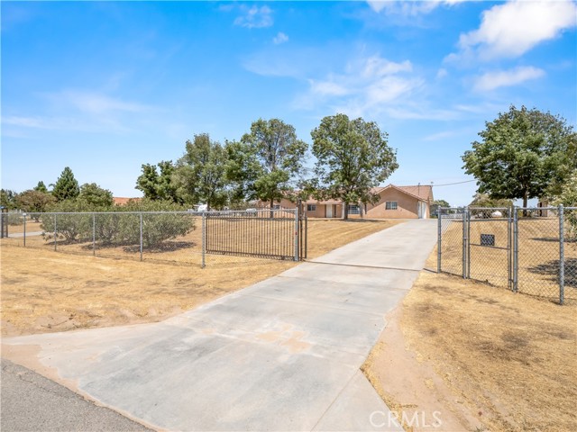 16099 Karen Road, Madera CA: https://media.crmls.org/medias/5dd7fc27-4855-4435-9427-ee85bb353370.jpg