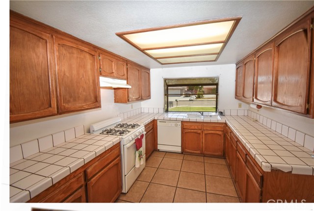 15588 Chaparral Street, Victorville CA: https://media.crmls.org/medias/5dd84830-a99a-40f5-8006-c8b39b51604d.jpg