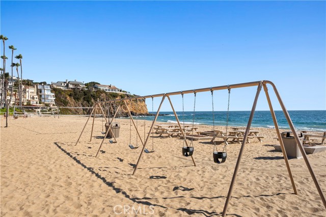 88 Emerald, Laguna Beach CA: https://media.crmls.org/medias/5dd89703-baa6-467d-89b4-33efe06152b7.jpg