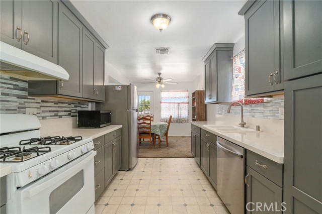 Detail Gallery Image 14 of 47 For 5382 Crest, Riverside,  CA 92503 - 4 Beds | 1/1 Baths