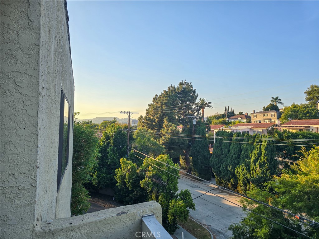 https://media.crmls.org/medias/5dd8b978-9e8b-4e9f-850e-d5669566d9a2.jpg?preset=X-Large