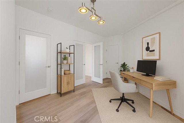 5220 Medina Road, Woodland Hills CA: https://media.crmls.org/medias/5dd9d256-5e23-4924-979c-a9038ebfd779.jpg