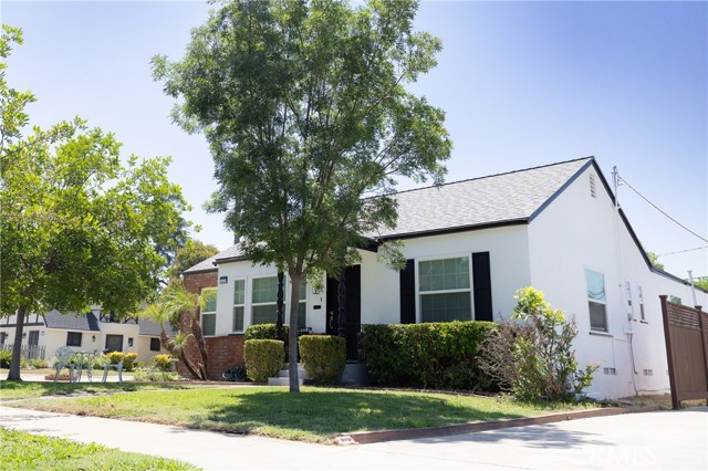 Detail Gallery Image 2 of 37 For 4622 Sunnyside Dr, Riverside,  CA 92506 - 3 Beds | 2/1 Baths