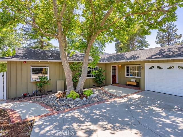 3828 2nd Avenue, La Crescenta CA: https://media.crmls.org/medias/5dda026b-05bf-4a9c-bd81-b0b4d808a2ab.jpg