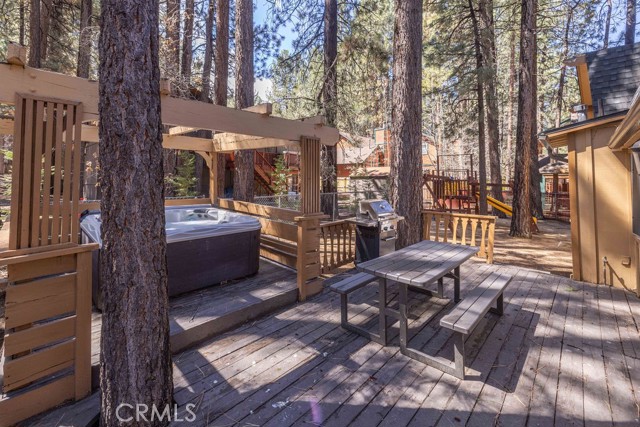 Detail Gallery Image 13 of 51 For 41941 Evergreen Dr, Big Bear Lake,  CA 92315 - 4 Beds | 4 Baths