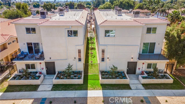 Detail Gallery Image 1 of 26 For 17158 Chatsworth St #4,  Granada Hills,  CA 91344 - 3 Beds | 2/1 Baths