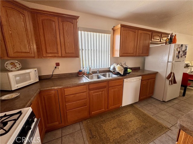 Detail Gallery Image 14 of 26 For 99 Zoe Ln, Needles,  CA 92363 - 3 Beds | 2 Baths