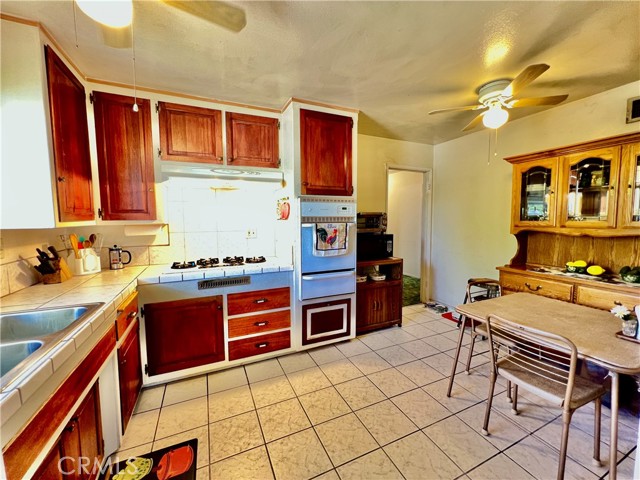 8675 Colorado Avenue, Riverside CA: https://media.crmls.org/medias/5dda7cc3-e7b1-44e7-bff6-97cf0362c9a9.jpg