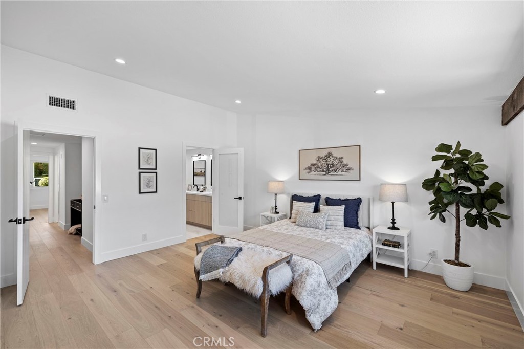 MLS #OC25221146 image #8