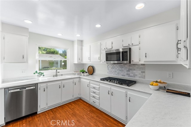 Detail Gallery Image 18 of 68 For 2544 Park Lake, Santa Ana,  CA 92705 - 2 Beds | 2 Baths