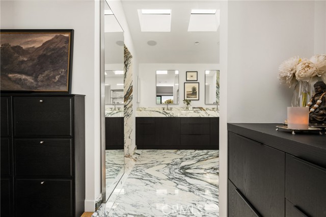 412 29th Street, Newport Beach CA: https://media.crmls.org/medias/5ddbb5c0-c5ad-4360-981b-d881ade7a39d.jpg
