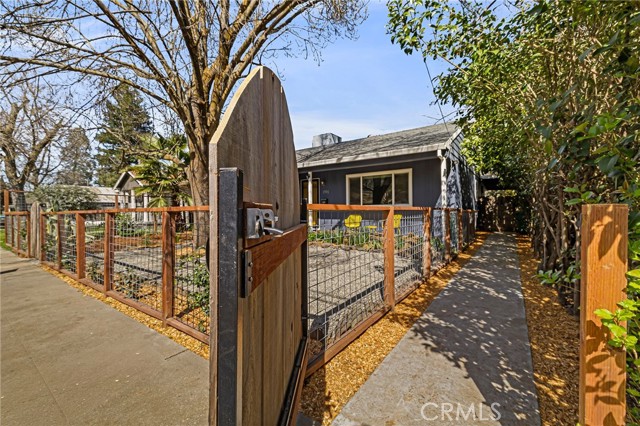 Detail Gallery Image 3 of 65 For 1731 Salem, Chico,  CA 95928 - 3 Beds | 2 Baths