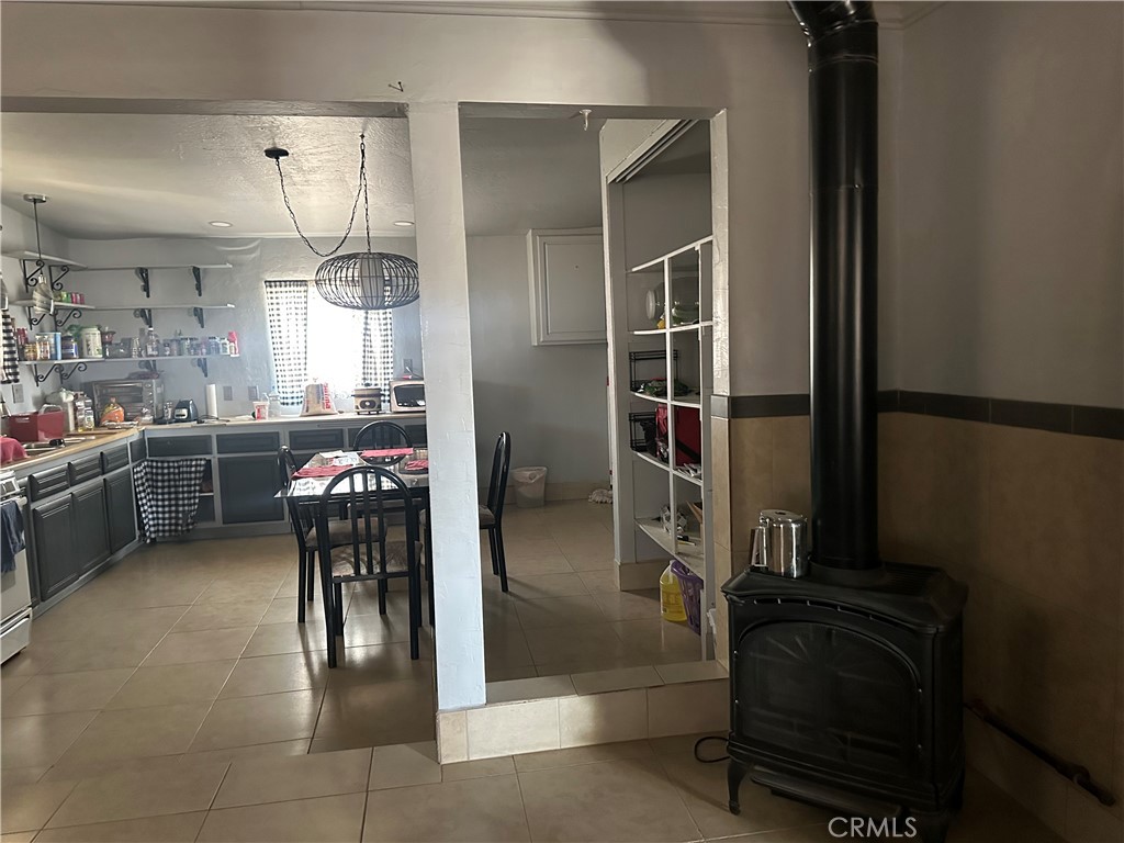 https://media.crmls.org/medias/5ddbce8c-0862-43b3-b2dc-2df3fc5d2eda.jpg?preset=X-Large