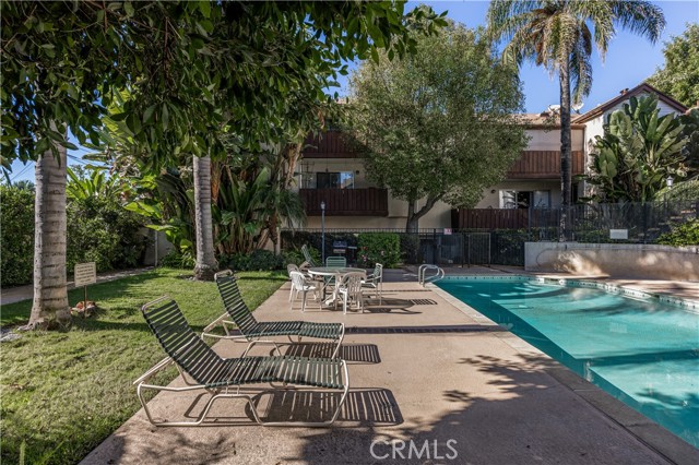 Detail Gallery Image 20 of 25 For 14960 Victory Bld #102,  Van Nuys,  CA 91411 - 2 Beds | 2 Baths