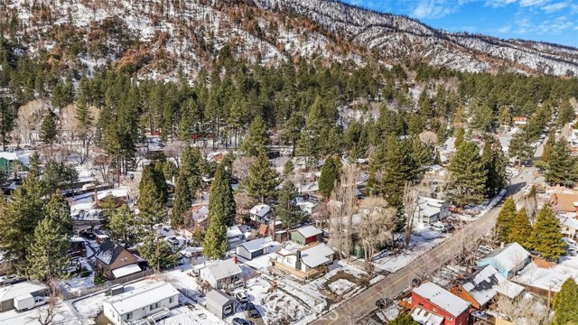 955 Apple Avenue, Wrightwood CA: https://media.crmls.org/medias/5ddc89e4-3476-4f7d-b944-61ea63b2b110.jpg