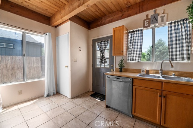 Detail Gallery Image 13 of 28 For 871 Spruce Ln, Big Bear City,  CA 92314 - 2 Beds | 2 Baths